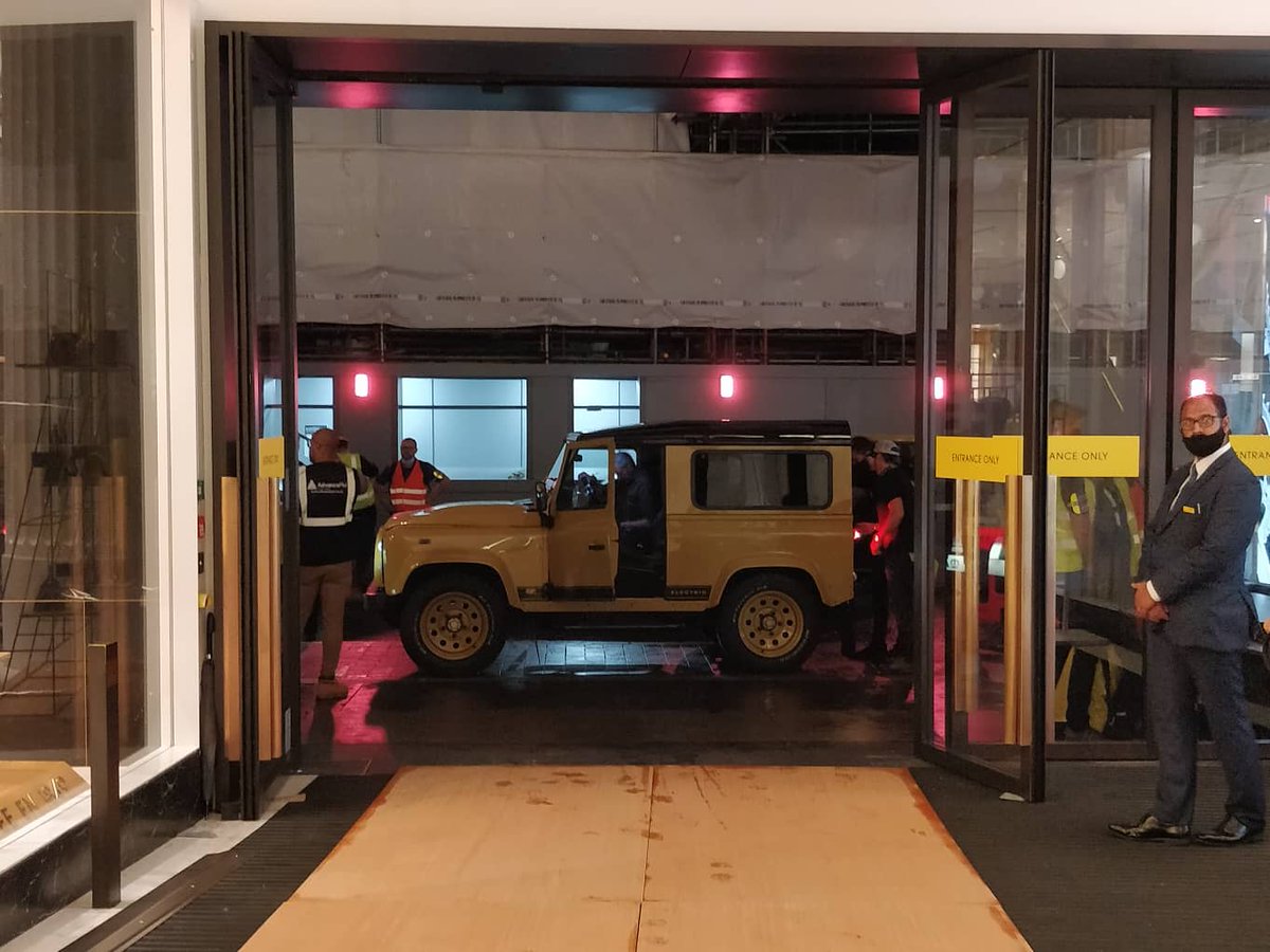 elecclassiccars's tweet image. Very proud to be involved with @Selfridges #ProjectEarth It was a late one on Saturday night as we parked up the electric Defender in prime position inside the store. Driven down from Wales by @Carpervert  #electricdefender