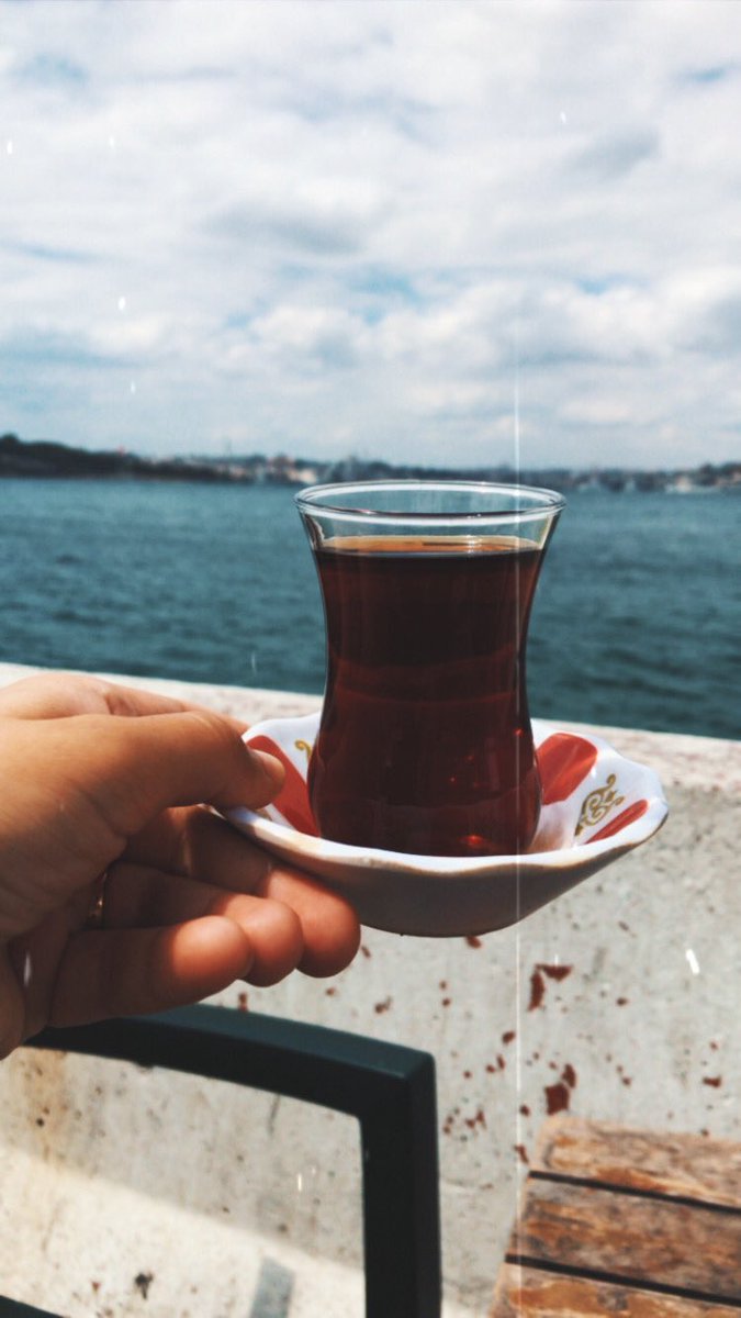 kyrayse's tweet photo. Çay simit İstanbul https://t.co/0NrCo5V7zB
