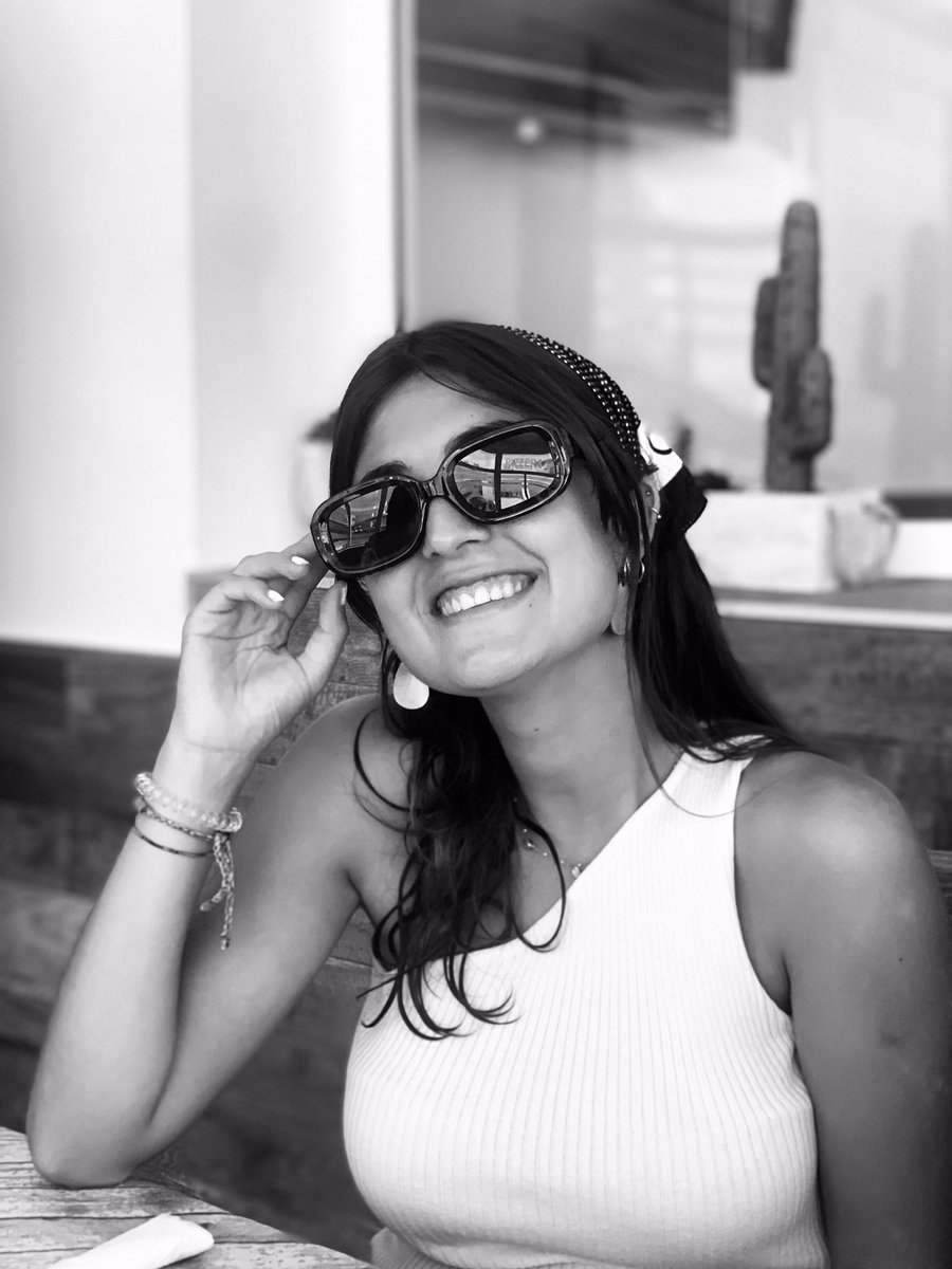 lauritasmile14's tweet photo. La belleza comienza con la decisión de ser uno mismo 🤍✨ https://t.co/Pu9M0mHKAE