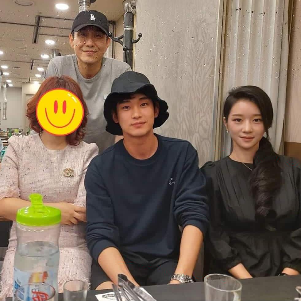 Han_Tw554's tweet photo. She is very polite.I just wanted to thank her for the rare photos of all the actors posted by her.  I don't think I'll get any replies.  She actually answered me,I couldn't believe my eyes, she was very polite."Thank you again♥️ ️"#SeoYeJi #SeoYeaji #PsychoButltsOkay #KimSooHyun https://t.co/Kr00NTXrnx