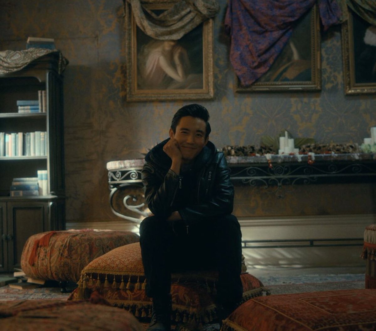 seriesflexs's tweet photo. SJW için klaus ve ben ilişkisi yapmadığın için teşekkür ederiz netflixciğim #umbrellaacademy #numberfive #pogo #ellenpage #aidangallagher #robertsheehan  #number5 #klaushargreeves #vanyahargreeves #diegohargreeves #lutherhargreeves #allisonhargreeves #katewalsh #NetflixTurkiye https://t.co/WIRZNBy8op
