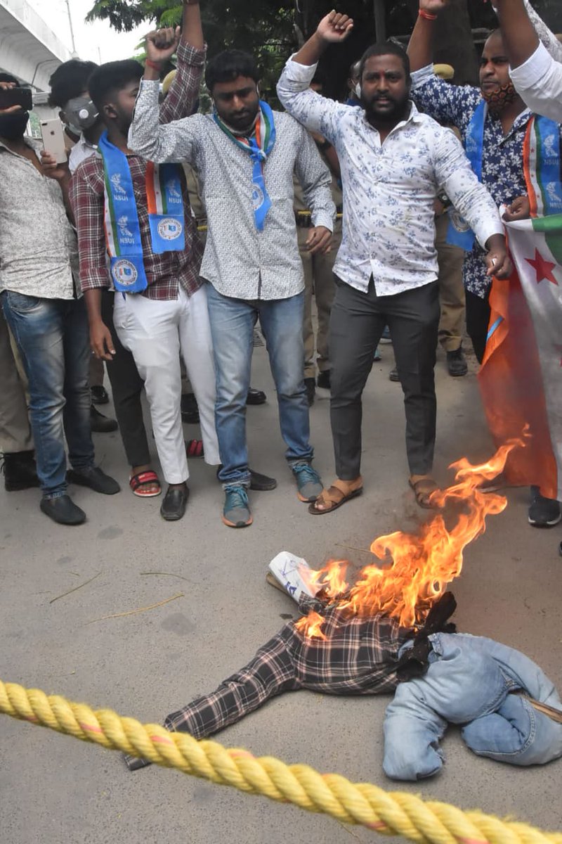 VenkatBalmoor's tweet photo. Hyderabad district @nsui activists burnt the effigy of KTR at Gandhi Bhavan upon the call given by CLP, @INCTelangana, @IYCTelangana &amp; @TSNSUI in response to the illegal arrest of 31 @TSNSUI activists and with demand of mass promotion of the students. @guptar  #KTRAgainstStudents https://t.co/TgpAwKgKba