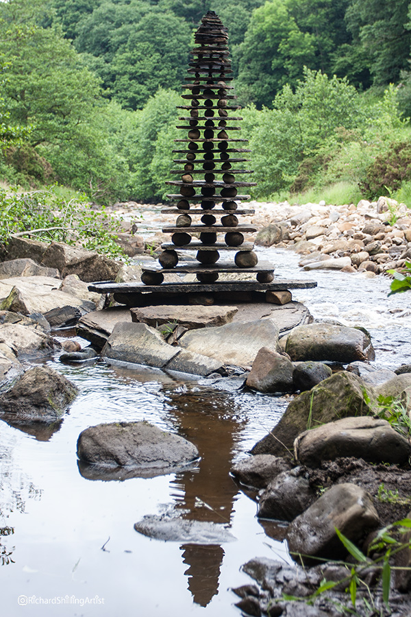 7 foot tall, slabs and pebbles, River Roeburn, Lancashire.
.
.
#landart #natureart #ephemeralart #artinnature #life #landartist #environmentalart #transience #flux #fleeting #moment #richardshilling #organic #sitespecific #stack #stone #geology