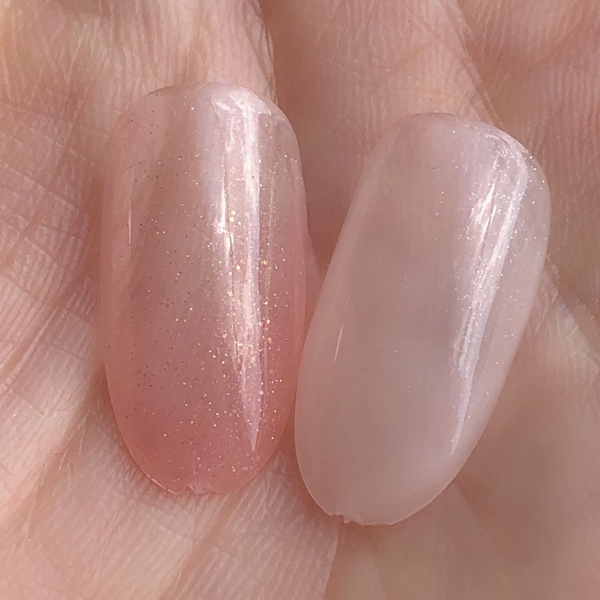 もふnail セリアジェルのシアーラメ系のカラーめっちゃ可愛いなミ ˇㅿˇ ミ Sheer Pink シアー ピンク Sheer Beige シアーベージュ シアーピンクはグラデーションに かなり良さそう シアーベージュは手元美人を演出したい時に良さそうな