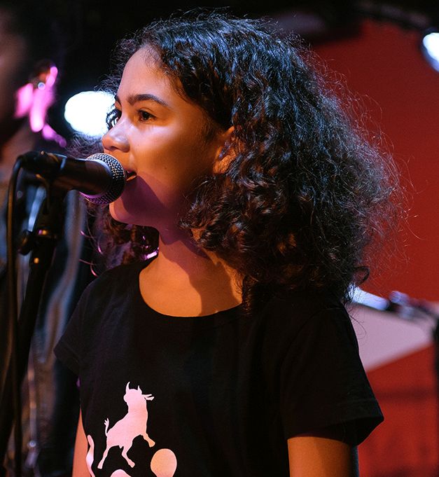 Zin in Zingen in
⏺ een ZangKlas (8-12 jr) - 15 lessen
⏺ een kleine groep (10+)  - 36 lessen
⏺ een Popschoolband (8-24 jr) - 36 weken
⏺ Vocalgroup Courage (18+) - 36 lessen
⏺ het Turks Volksmuziekkoor (18+) - 36 lessen
Start na de vakantie: ow.ly/SMvD50B2eOC