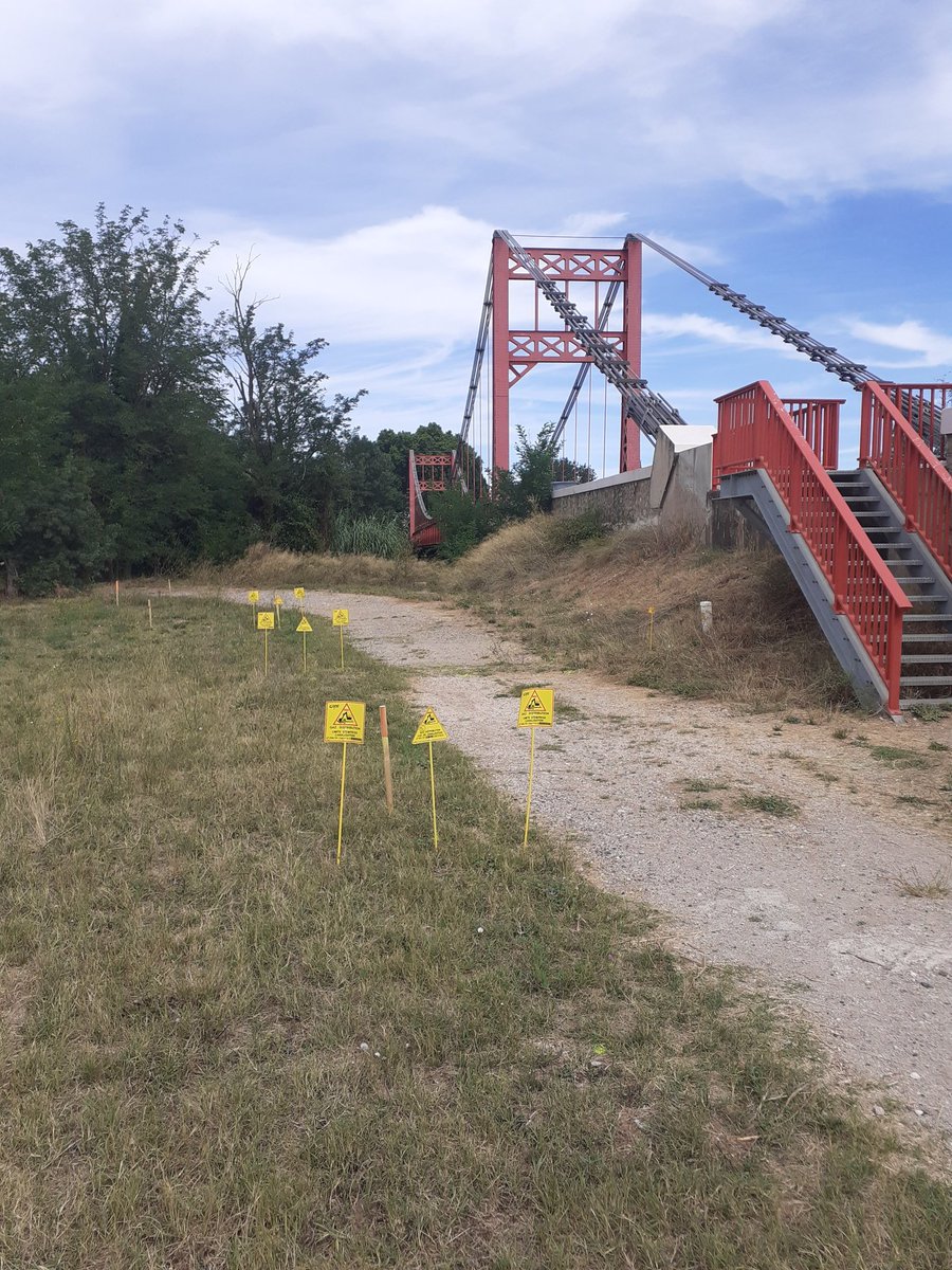 chtivalentin's tweet photo. Réunion de marquage piquetage préalable aux travaux de réfection des tirants du pont.
#préventiondesdommages
#sécuritéindustrielle
#GRDFSO https://t.co/CdILdKDSG6
