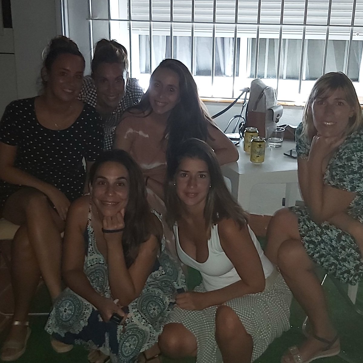 Una buena charla y arreglamos nuestro mundo! 👀💙
#reunion #amigas #hermanas #charlas #nochesdeverano