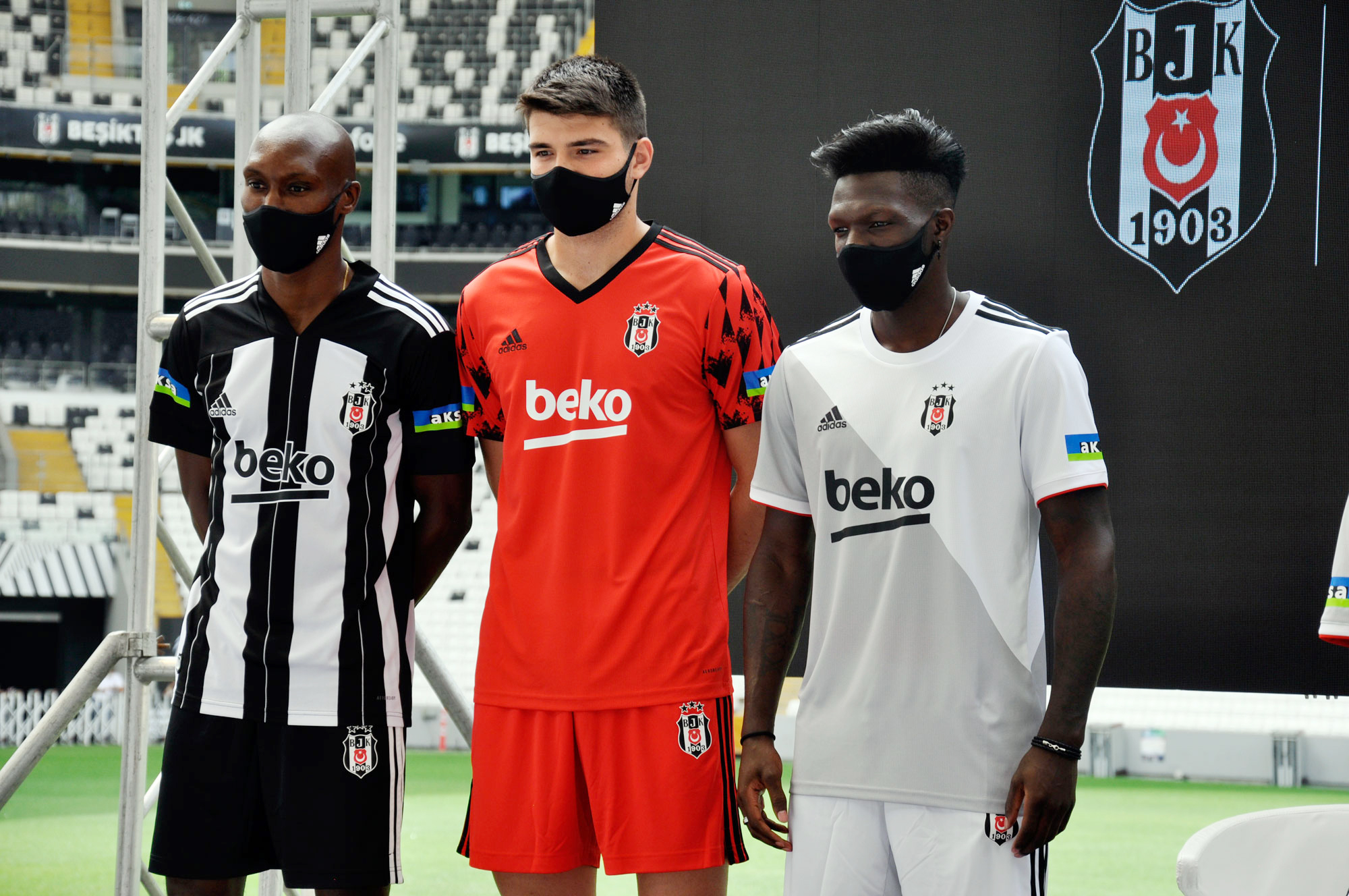 Loja loucos por futebol - Camisa oficial Adidas Besiktas 2019 2020 I jogador