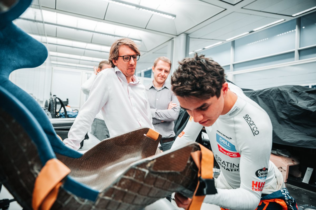 “It represents another step forward in our evolving sustainability programme.” ♻️🏁

McLaren and @BCompLtd collaborate to create <a href="/F1/">Formula 1</a>’s first natural fibre composite racing seat. Read more ➡️ mclrn.co/RacingSeat