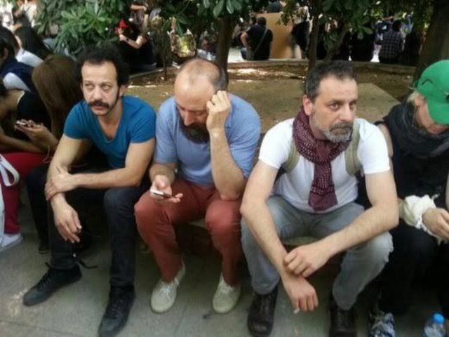 mahajansi's tweet photo. Kız arkadaşına kafa atan yumruklayarak döven Ozan Güven’e Halit Ergenç’ten destek geldi:

"Ozan'ın bu olaydan alnının akıyla çıkacağına inanıyorum. Kararlarına saygı duyuyorum" 

Gezi çapulculuğu Gezi arsızlığı budur işte... Vandallık bunların kanlarında var. https://t.co/QMDjzGP9nj
