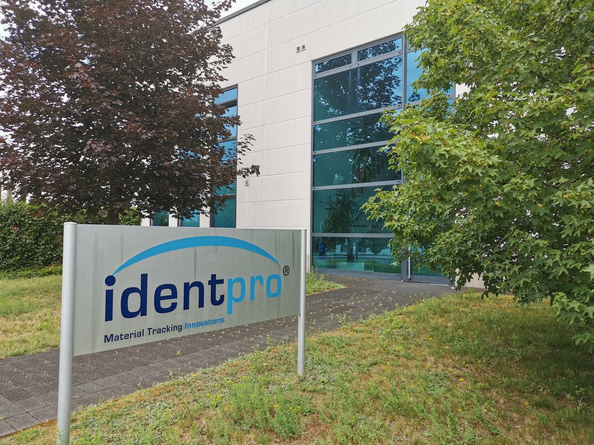 IdentPro_'s tweet photo. Diese Woche haben wir auch unser altes Logo am Eingang verabschiedet – sieht fresh aus - identpro – joint the digital intralogistics – hier ist unser Name auch Programm. Hoffentlich gefällt’s https://t.co/oJWvb9uGEB