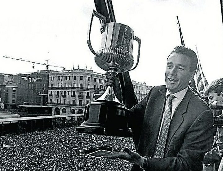 Cuando el agradecimiento es tan profundo, sobran las palabras.

Siempre serás historia del Real Zaragoza.

#PostalesProyectoLeones