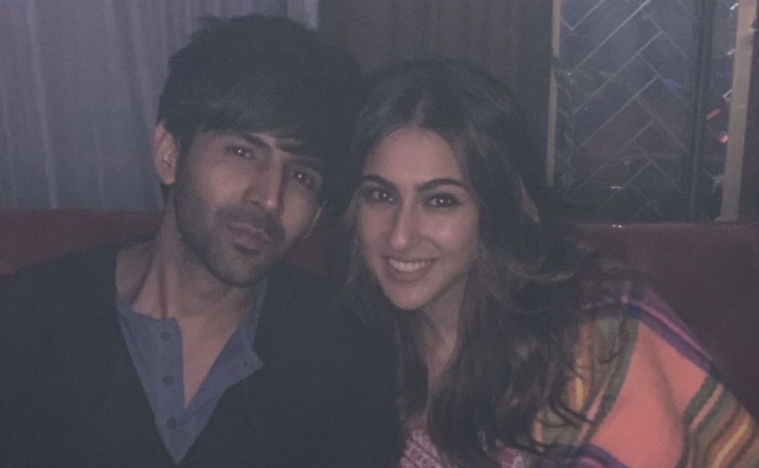 htshowbiz's tweet photo. Sara Ali Khan and Kartik Aaryan unfollow each other on Instagram

https://t.co/OyNLQQ0yTD https://t.co/Ozyo6RiQwL