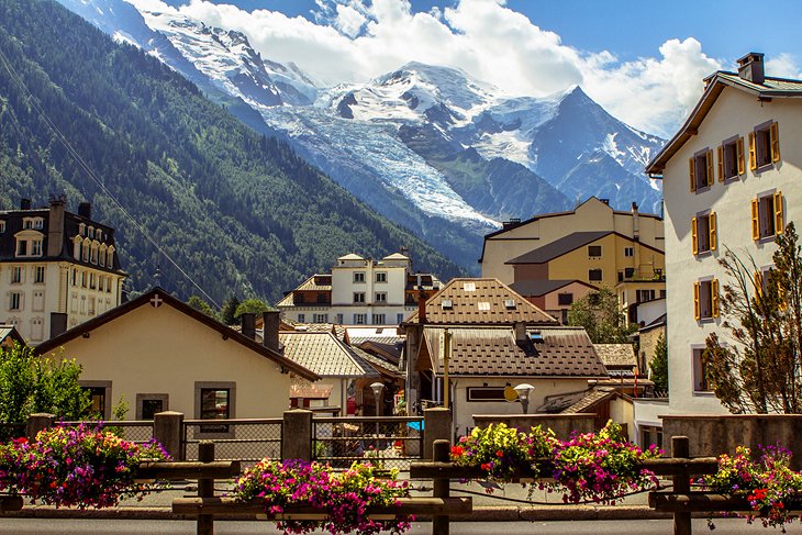 ChaletsChamonix's tweet photo. Chamonix so lovely in winter, so stunning in Summer.  

Chamonix si belle en hiver, si étonnante en été!

@chamonix #chamonixchalets #chamonixholidays @ChamonixBlanc #chamonixagence https://t.co/eSSgjO0y3p