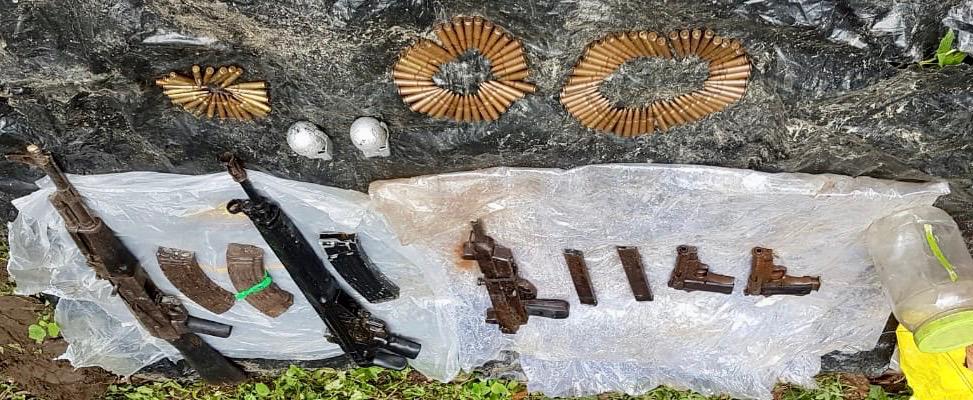 assampolice's tweet photo. Team BTAD is on a roll!

In yet another blow to anti-National activities in the area, @chirangpolice recovered 1 AK Rifle, 1 HK Rifle, 1 Uzi type Rifle, 2 Pistols, Magazines and huge amount of Ammunition from Khagrabai village under Runikhata PS. https://t.co/Iv1aO8m5NL