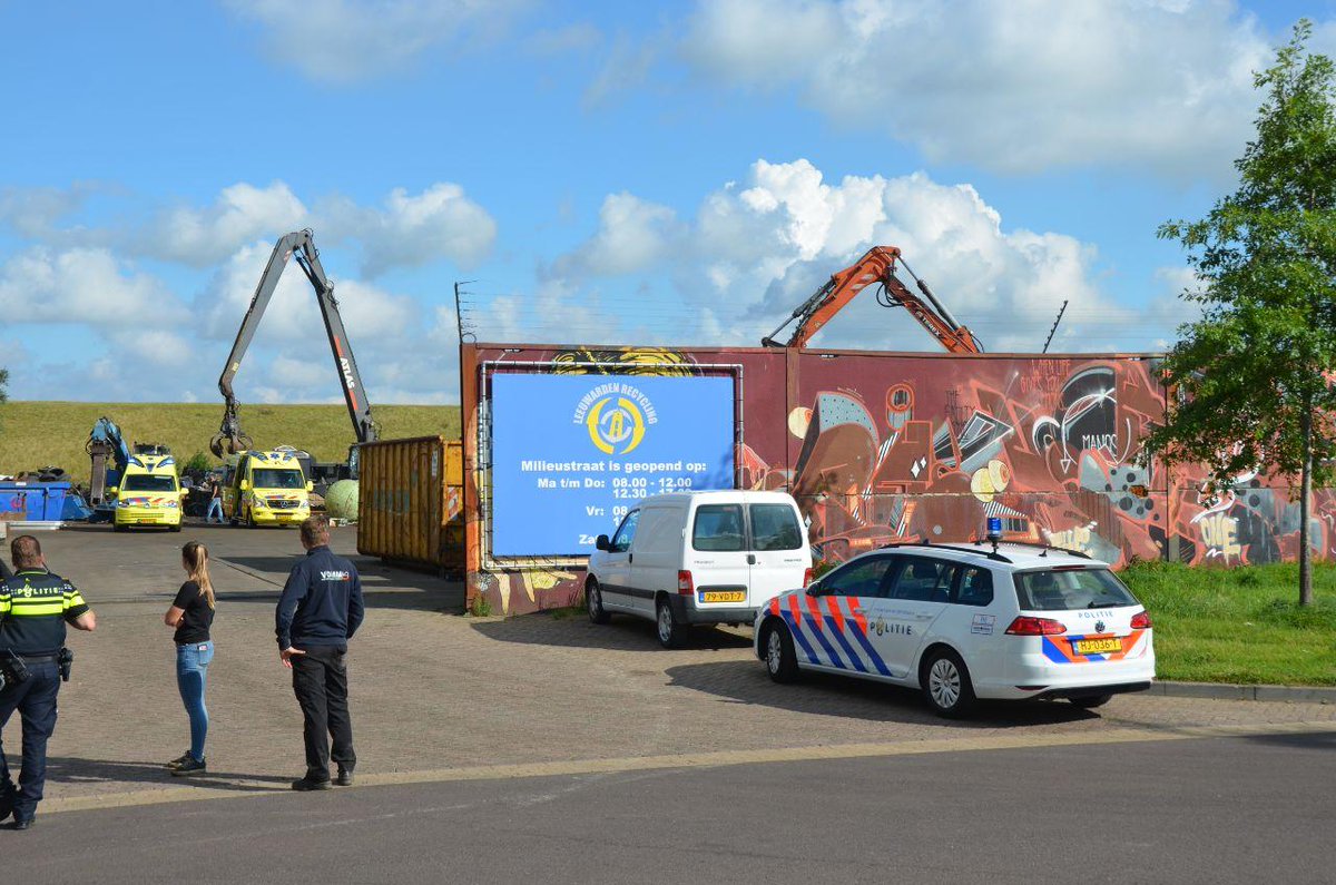 Traumahelikopter gealarmeerd voor bedrijfsongeval in Leeuwarden - #Friesland -..