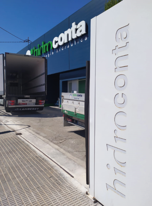 HidrocontaSA's tweet photo. ¡Pleno #Agosto pero en @HidrocontaSA no paramos! Nueva carga de equipos hidráulicos con dirección extracomunitaria! Vamos a ello!💪💪
🌞🌞🌊🌊💦💦💧💧
#RetoInternacional https://t.co/Gde4zP7n1J