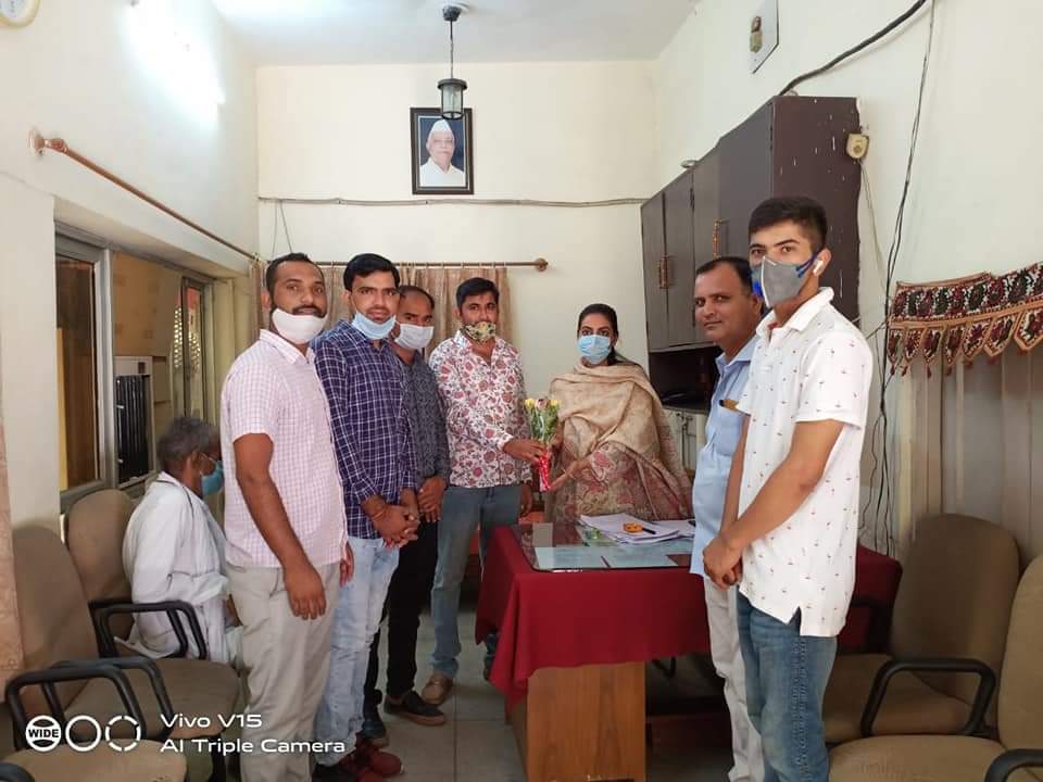 BhomsaDudi's tweet photo. @DivyaMaderna आज तीसरे दिन जनसुनवाई के कार्यक्रम में  @DivyaMaderna जी खुद की समस्या मान कर लोगो के दुख खुद का दुख समझ कर लोगो की समस्या को तुरंत प्रभाव से हल किया गया ओसियां की जनता मेरी लिए भगवान की तरह है:-दिव्या जी विधायक ओसियां https://t.co/12PuoYu9mw