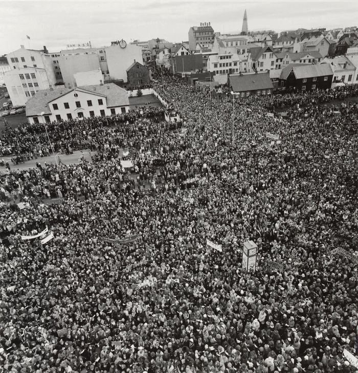 womensart1's tweet photo. Icelandic women's strike,1975, when 90% of Icelandic women went on strike to show the undervalued indispensable work of women #womensart https://t.co/0QjtcQp6Qc