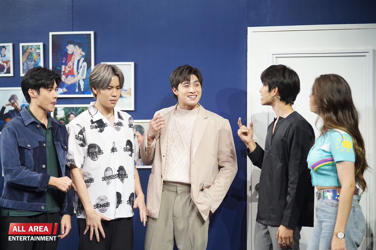 allarea_ent's tweet photo. “มีน-พีรวิชญ์” ควงแขน “แปลน-รัฐวิทย์” ซ้อมจิ้น!! รูปแบบซิทคอมครั้งแรก ใน MEAN Sitcom World VLIVE
อ่านต่อ : https://t.co/Qn7OSCijAo
#m34nismind #MeansitcomPresscon
#คนของแปลน #มีนแปลน https://t.co/2T98mCWXO5