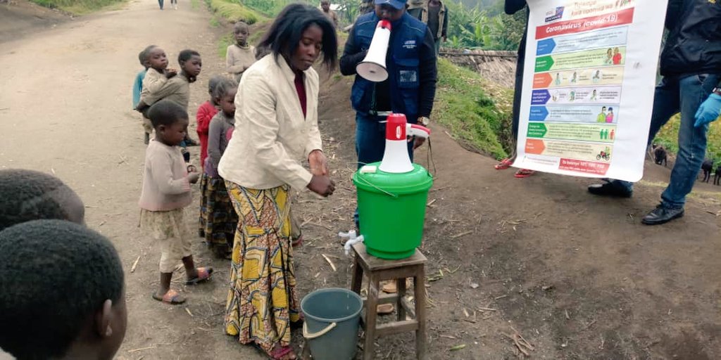 Lucoderasbl's tweet image. @Lucoderasbl Encourage la population au respect des gestes barrière pour lutter le covid 19