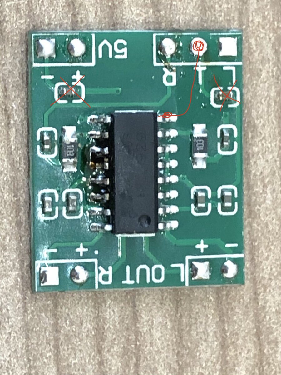 WowihaY's tweet image. #CustomMod високочастотні шуми майже поборов. Як на живлення від імпульсного БЖ підсилювача D-класу та на ноутбучну акустіку-вельми добре! Викинув зі схеми пару кондьоров та "віртуальну землю входу під'єднав до входу VREF мікрухи. А 2*2 дінамики у послідовній схемі (8 ом) 👍