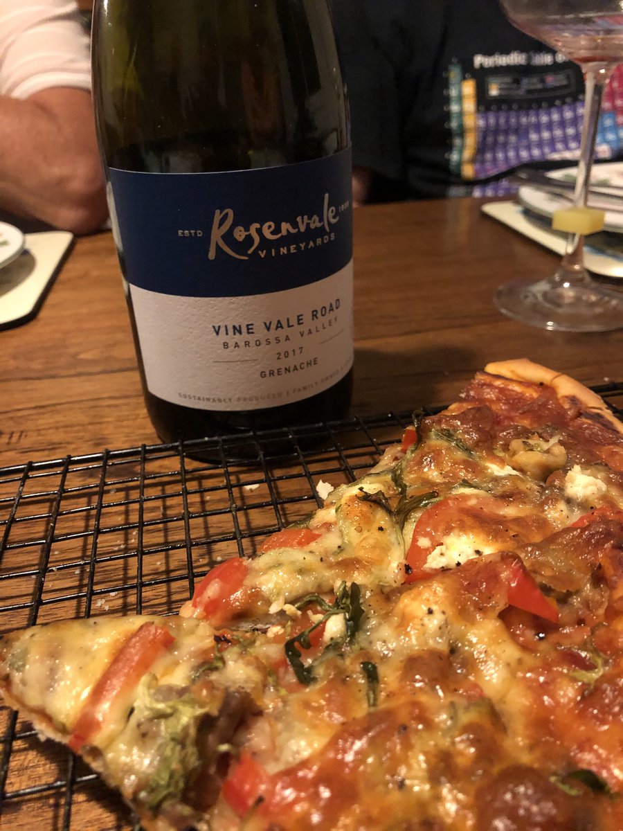 AdamCoffeyNT's tweet photo. #farkyeah 🍕 🍷 https://t.co/GSjor3q5D1