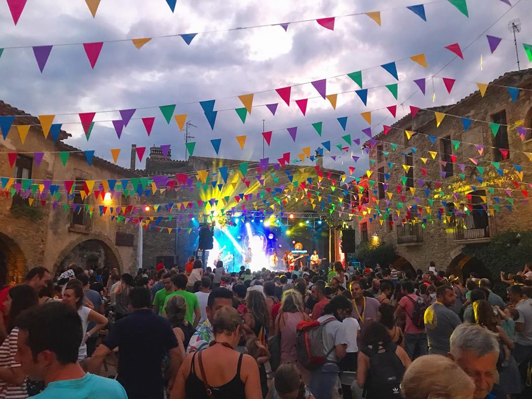 ajcmss's tweet photo. Se suspenen les festes majors de #Monells i de #SantSadurnídelHeura: La situació actual derivada de la Covid-19 i les corresponents mesures preventives per evitar el risc de contagi n'impossibiliten la celebració: https://t.co/N6ZmtloOk6 https://t.co/EbKZczcxXt