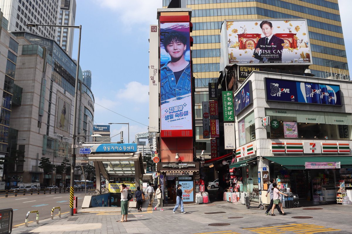 GDelights_'s tweet photo. 준비한 레드아이 LED광고 in 명동🥰

진심으로 감사합니다🙏🏻

The birthday event in Myeongdong🥳

#GDRAGON #GD #KWONJIYONG #지드래곤 #지디 #권지용 #权志龙 #PEACEMINUSONE #HappyKWONJIYONGDay https://t.co/mJ0xPzq8OF