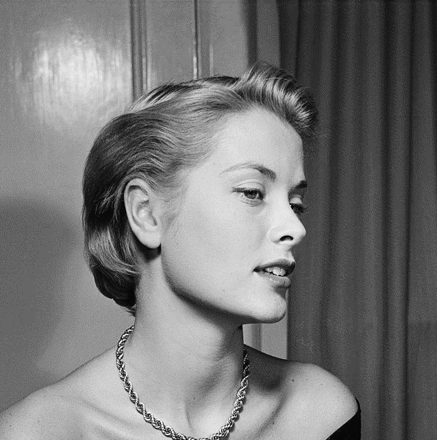 jatustein's tweet photo. #GraceKelly #c1949 #photography https://t.co/qoZjzP9dO5