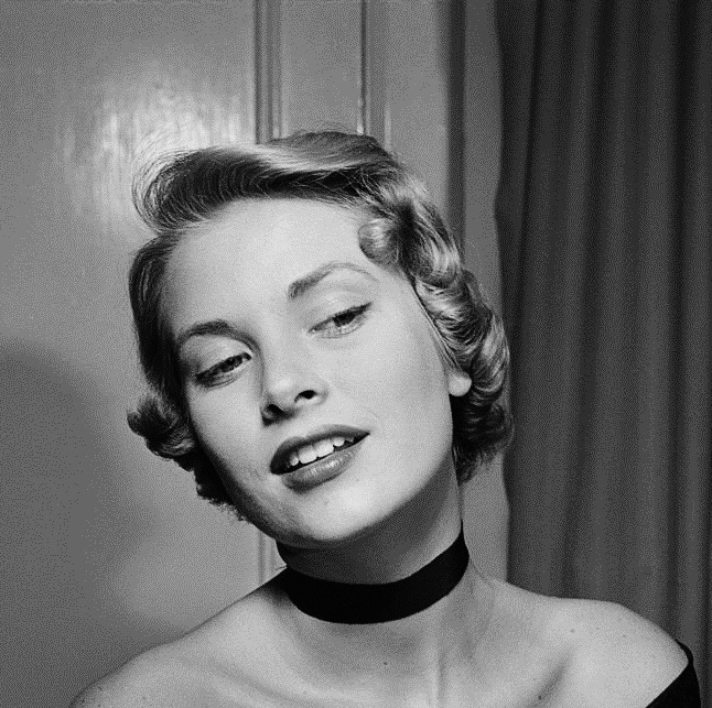 jatustein's tweet photo. #GraceKelly #c1949 #photography https://t.co/5MIzyjq2MZ