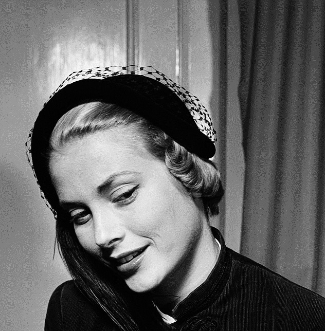 jatustein's tweet photo. #GraceKelly #c1949 #photography https://t.co/5MIzyjq2MZ