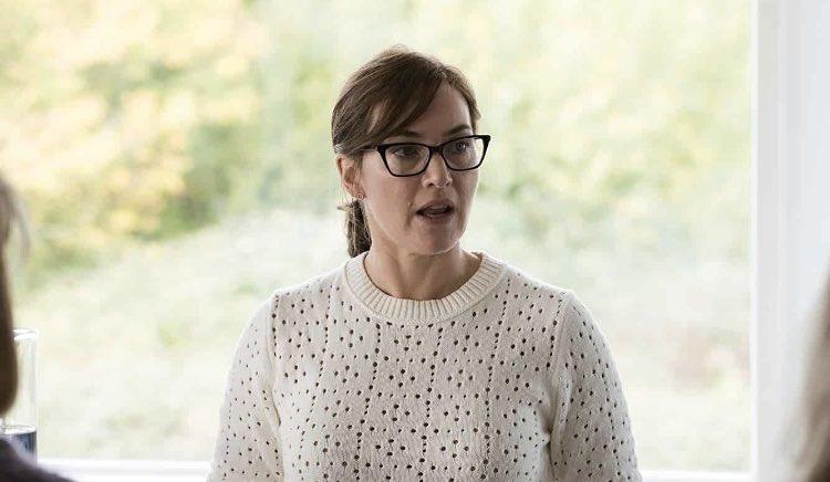 WinsletArmy's tweet photo. Official promotional photos from Blackbird part 1 ❤️
#katewinslet #susansarandon #taylorbexklaus #miawasikowska #samneill #rainnwilson #blackbird #promo #photos https://t.co/UhkaUYtkiY