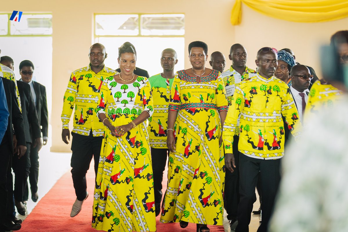 akezanet's tweet photo. Durant la cérémonie d'ouverture des activités de cette association agréée le 26 mars 2020, Denise Nkurunziza indique que la CIFL va soutenir les actions du gouvernement en matière de dvpt, la promotion des danses traditionnelles et l'organisation de la compétition Miss Burundi https://t.co/m63UUpnWGe