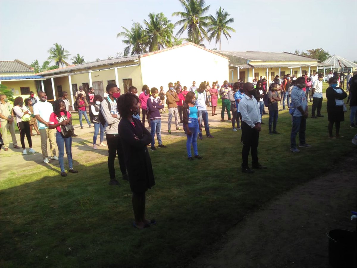 On the 1st day of resumption of classes, after just over 4 months of forced stop by #Covid19, <a href="/JobaMoz/">Joba Moz</a> partners prepare #trainees to observe preventive measures on the school grounds, in the concentration meeting, the  individual and collective #safety was at the top of agenda.