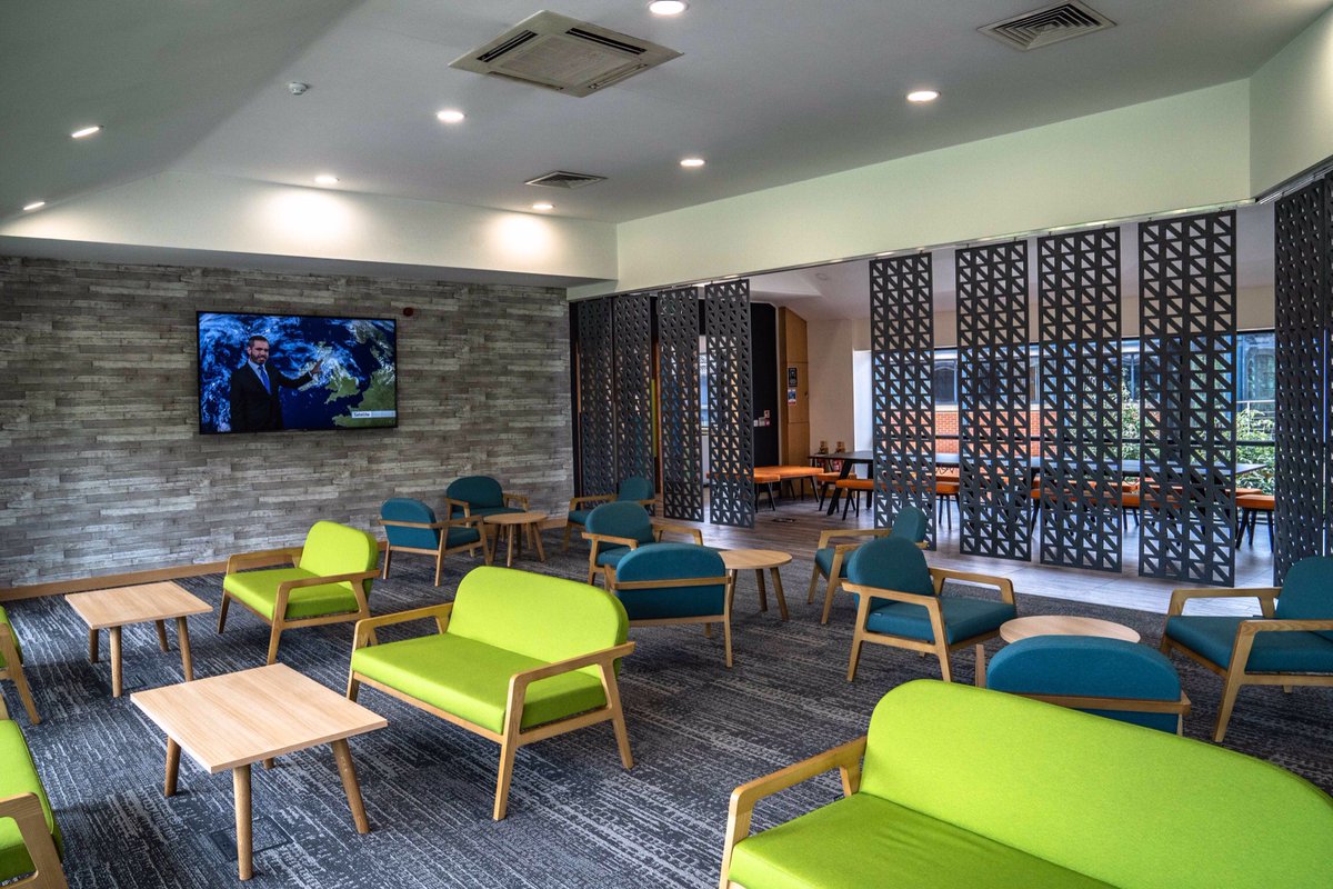 Soundtect's tweet photo. #TuesdayThoughts...take a look at this recent project we undertook for @pinfoldprojects. Our #freestyle #vertical #dividing #acousticscreens really give the wow factor to this client’s breakout area, complemented by our acoustic #ceilingbaffles 🖤 #wearesoundtect #becausewecare https://t.co/BEfNDiOFYh