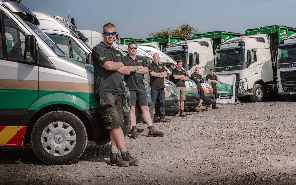 ThomasHardieUK's tweet photo. Blackburn based, @monksco proudly unveils 30 new Volvo FH tractor units to support a newly awarded contract with Lancashire Renewables. The vehicles were supplied by Neil Crook, Customer Solutions Manager for Thomas Hardie Commercials Ltd (Preston). @VolvoTrucksUK https://t.co/qgSvpY4Zxv