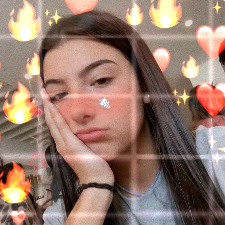 YumiRobloxpage1's tweet image. This is a edit for @charlidamelio ♡♡