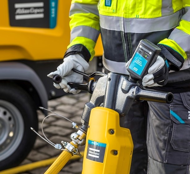 AtlasCopcoUKIRE's tweet image. Improve the efficiency and productivity of your Atlas Copco handheld tool with these 7 Service Tips!
 atlascop.co/5lMHj 
#AtlasCopco #HandheldTools