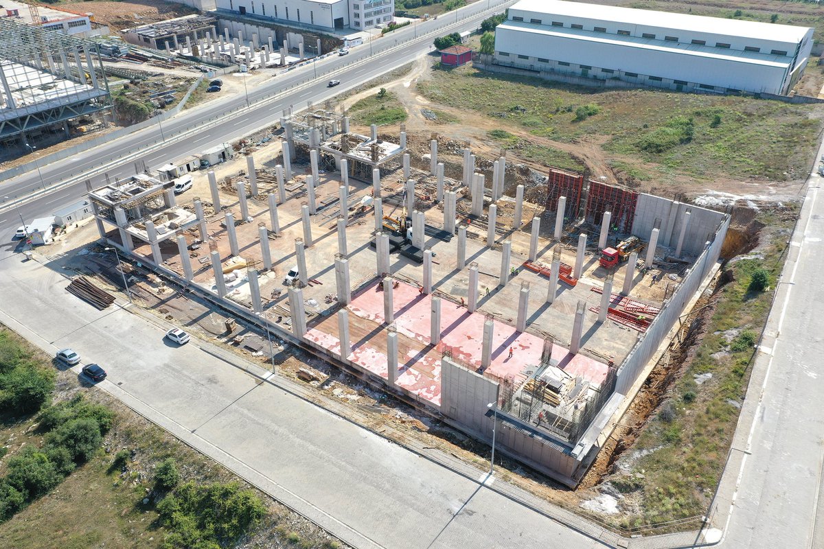 Yüksek kolon ve perde imalatları yapmak için iyi bir işçiliğin yanında kaliteli malzemeye ihtiyaç duyulur. Bu bağlamda Özler’in Rapido Hazır Kalıp Sistemleri bize en uygun ürün gözüktü. is.gd/vcAsHu