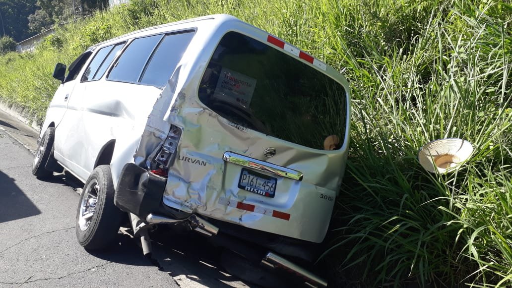 lexpineda's tweet photo. Un muerto y un herido fue el saldo de un accidente de tránsito registrado hoy en la mañana en el kilómetro 12 de la Calle de Oro, en la jurisdicción de Apopa. Cuerpos de socorro trasladaron al hospital a la persona que resultó golpeada. https://t.co/MZNpiMt8RX