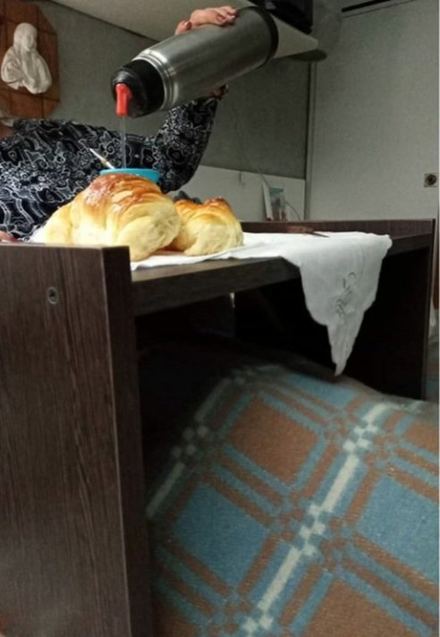 Mi papa no tiene trabajo y está haciendo estos muebles hermosos .Somos de zona norte, cualquier cosa consúltenme. Nos ayudan muchísimo compartiendo.