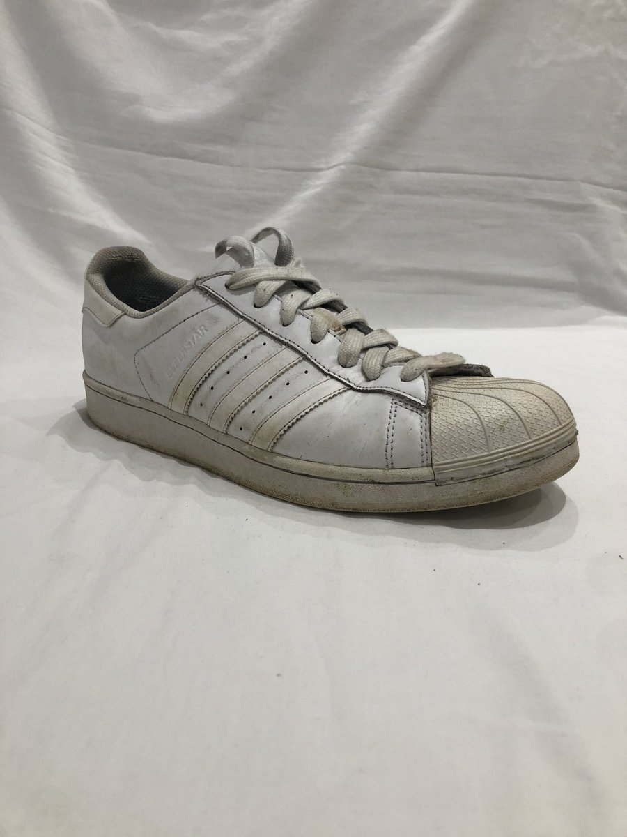 Creptify's tweet photo. Giving some love to these worn  Adidas super stars! Before and after of the cleaning process #creptify #Adidas #superstar #white #sneakercleaning #sneakercleaner #freshcreps https://t.co/oXcMb35juC