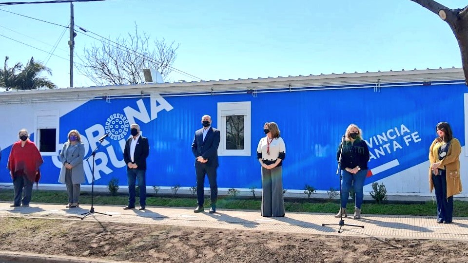 silvinafrana's tweet image. #VillaConstitución

Orgullosos de inaugurar en tiempo récord, el 2° #HospitalModular de la provincia.

Gracias al compromiso de @omarperotti y al trabajo coordinado de muchos hombres y mujeres, se terminó en 45 días este hospital para cuidarnos cuando más lo estamos necesitando.