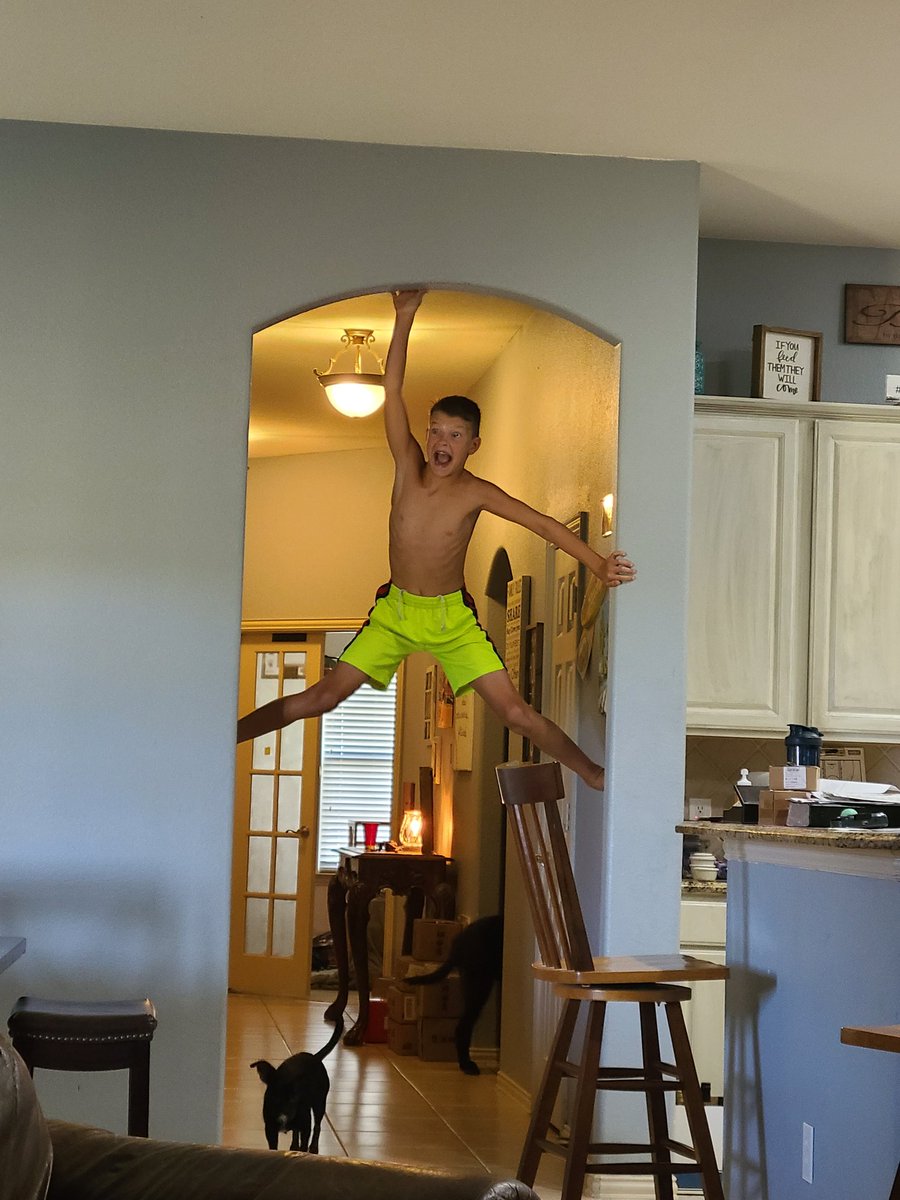 carrietesta31's tweet photo. If you send your kid to school sick and they have to shut it down, I'm sending him to your house.
#DylanRyan #longestspringbreakever #mommaisdone #sayiwont https://t.co/5oKGCoRyiu