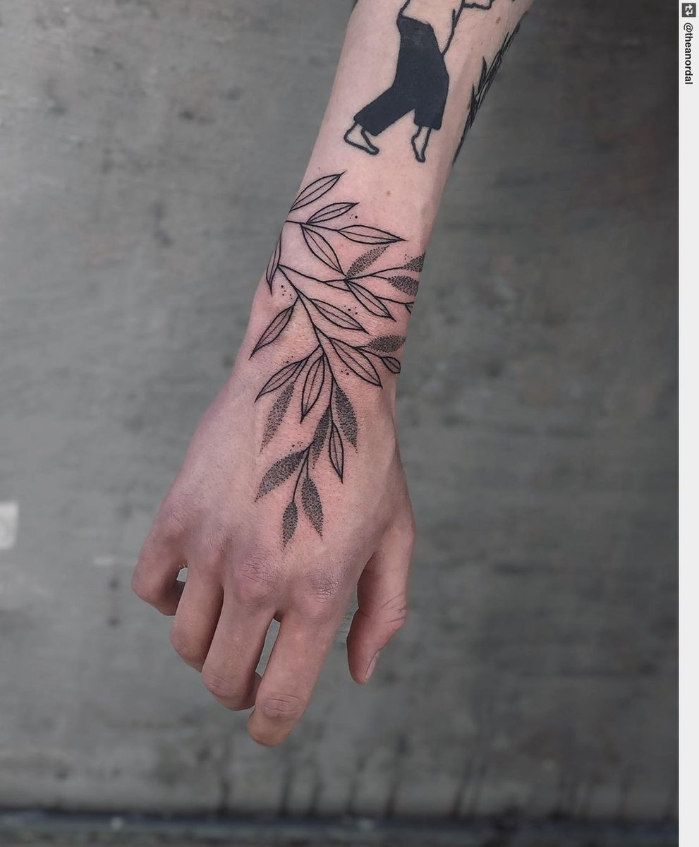 28 Cute Four Leaf Tattoo Designs On Wrist  Tattoo Designs  TattoosBagcom