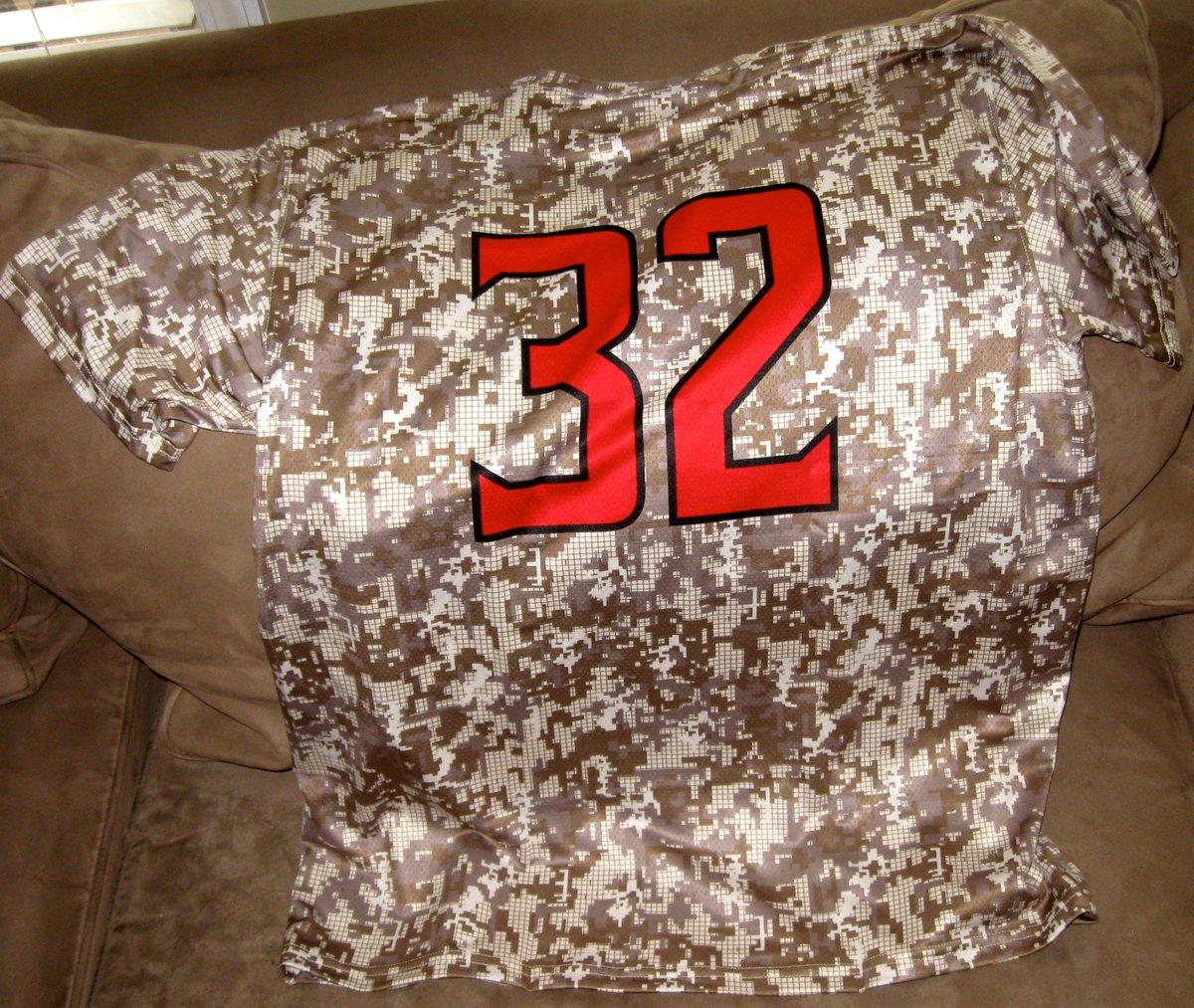 CBSportLocker's tweet photo. Amazing new item from @CBSportLocker #Maryland #Terrapins #NCAA #Terps #Baseball Under Armour #DigiCamo #Team #Jersey New #MarylandTerps #TerpsBaseball #UnderArmour #MarylandTerrapins https://t.co/8TS23xHwOW https://t.co/iDYeety8Dp