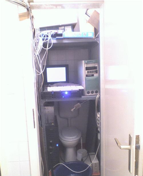 brianwhelton's tweet photo. OK @Shadowserver, whilst you continue to taunt us with pictures of your well designed, organised and beautiful new data centre, you should ask yourself this:

Is it even a data centre if there it no porcelain throne in the middle of it (as demonstrated)?

#BadInstalls https://t.co/utRCQ3UGYF