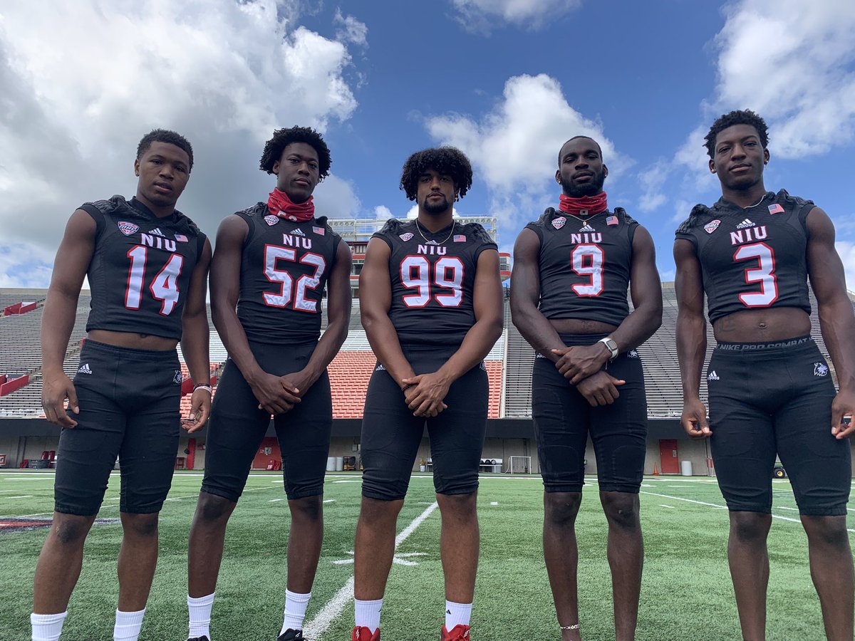 devin_lafayette's tweet photo. From our official visit all the way back in December to officially being a HUSKIE!!! @NIUCoachHammock @NIU_Football https://t.co/OT2qVljt6W