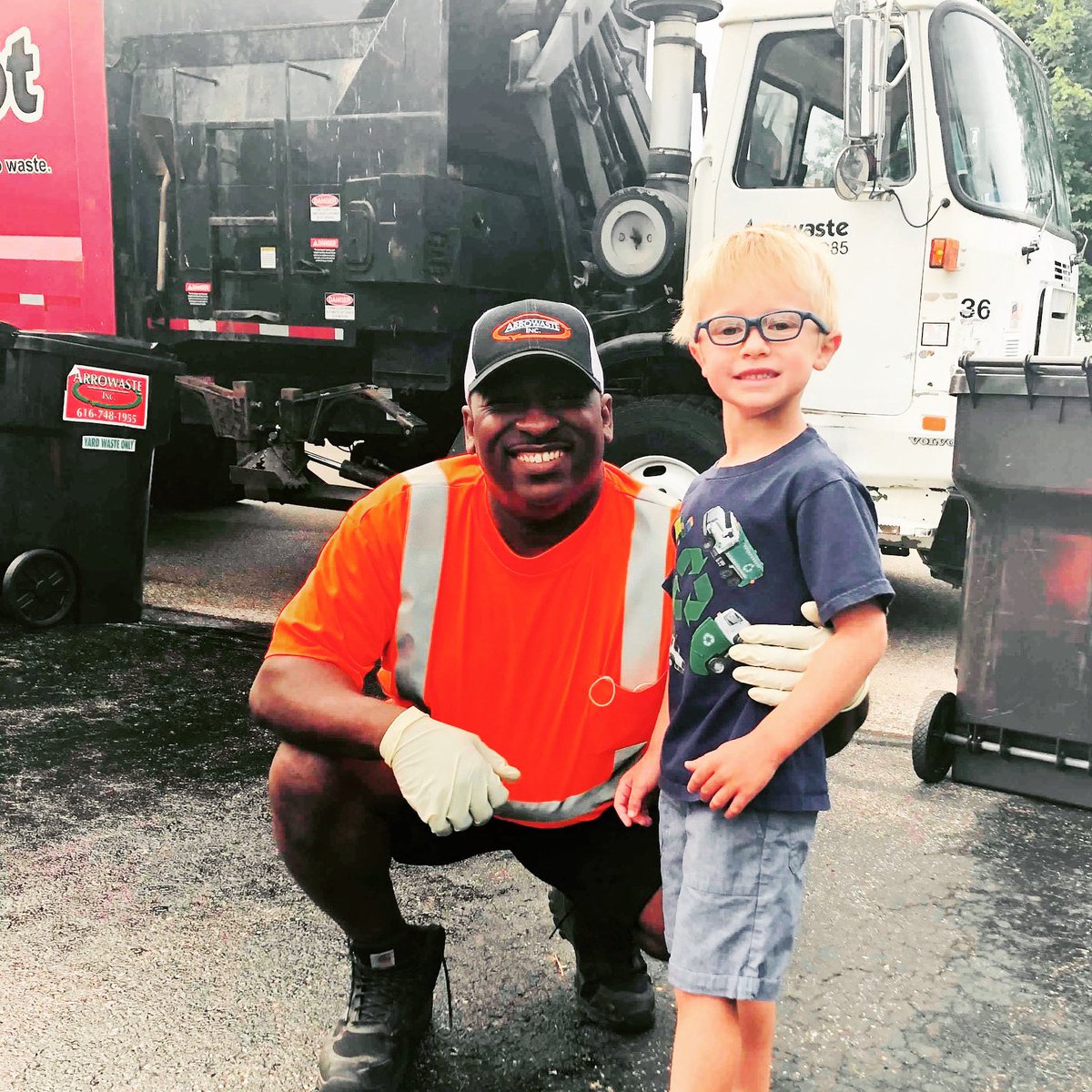 YardWaste bonding moments 🌱👦🏼 #BestCustomersEver #TakeMeBackTuesday